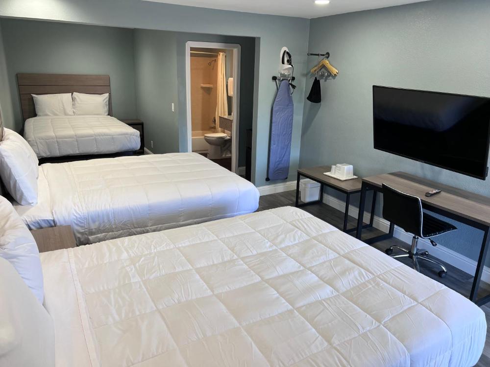 Superior Triple Room interior